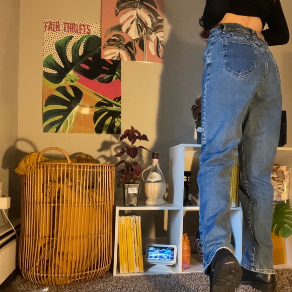 Women’s Riders Jeans - Picture 3 of 5